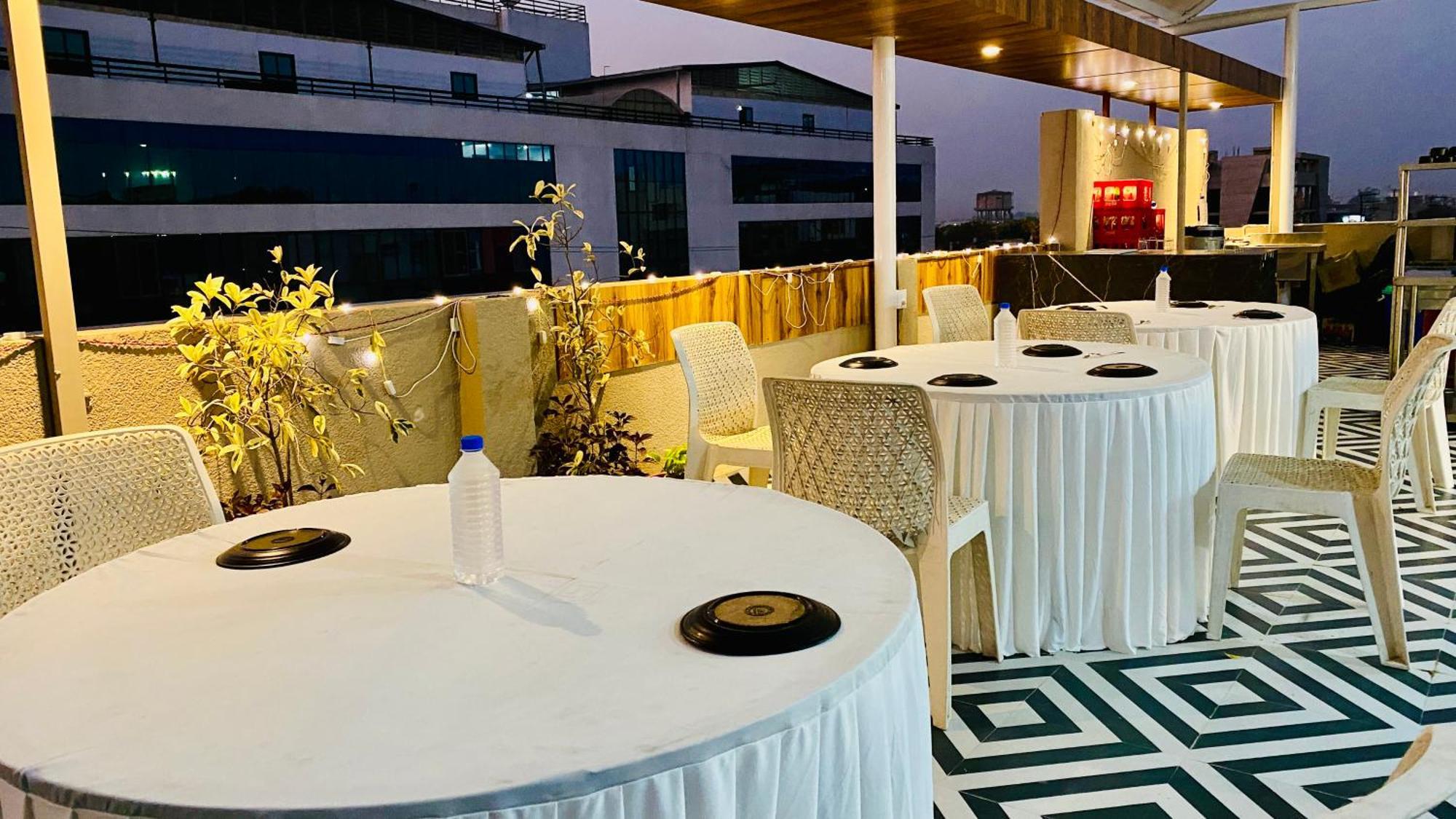 Hotel Aranyasutra Inaya, Indore Luaran gambar
