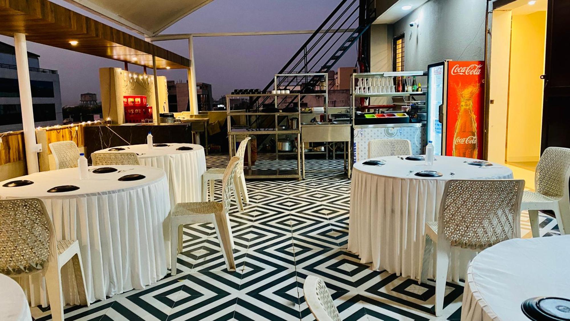 Hotel Aranyasutra Inaya, Indore Luaran gambar