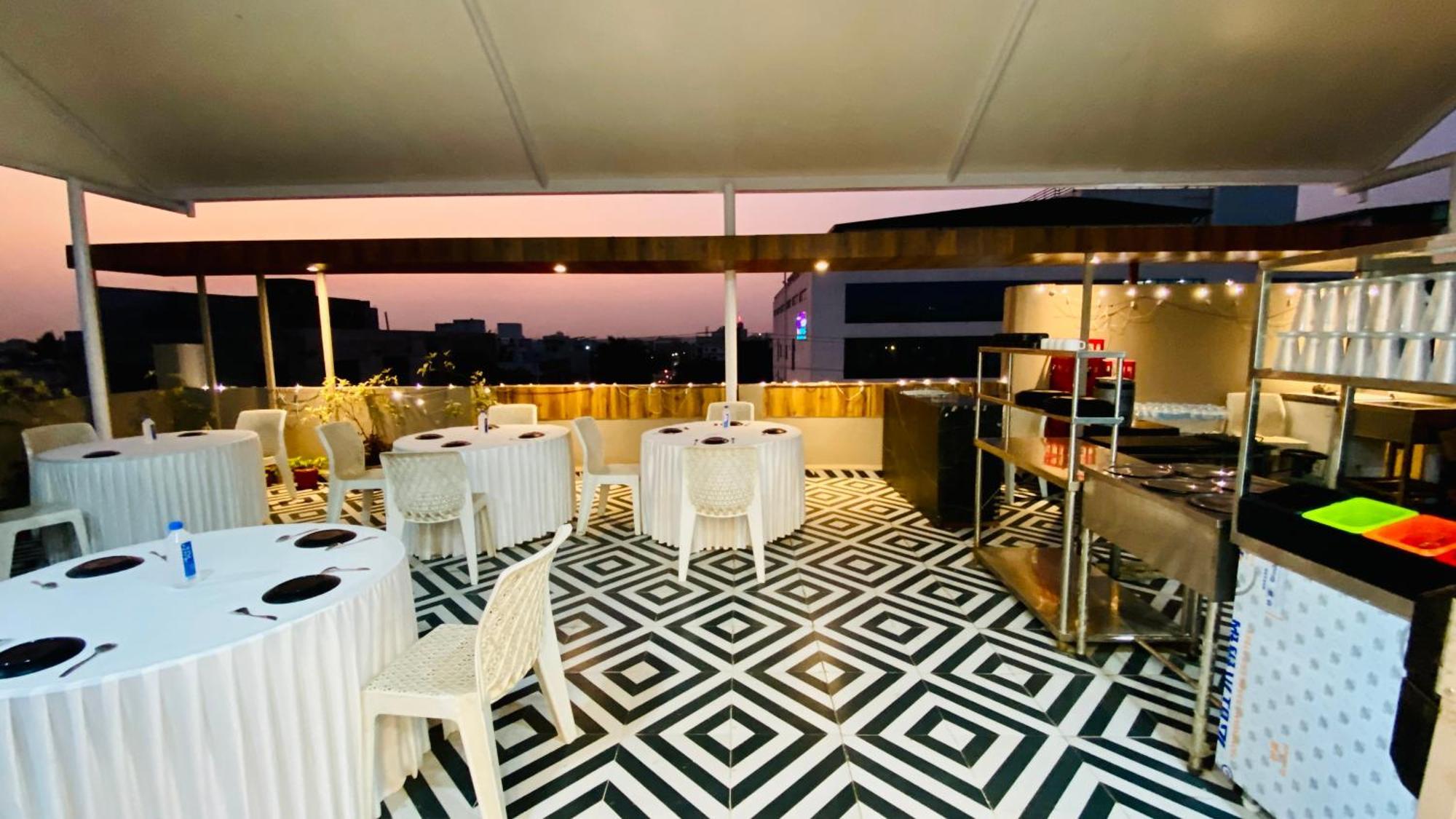Hotel Aranyasutra Inaya, Indore Luaran gambar