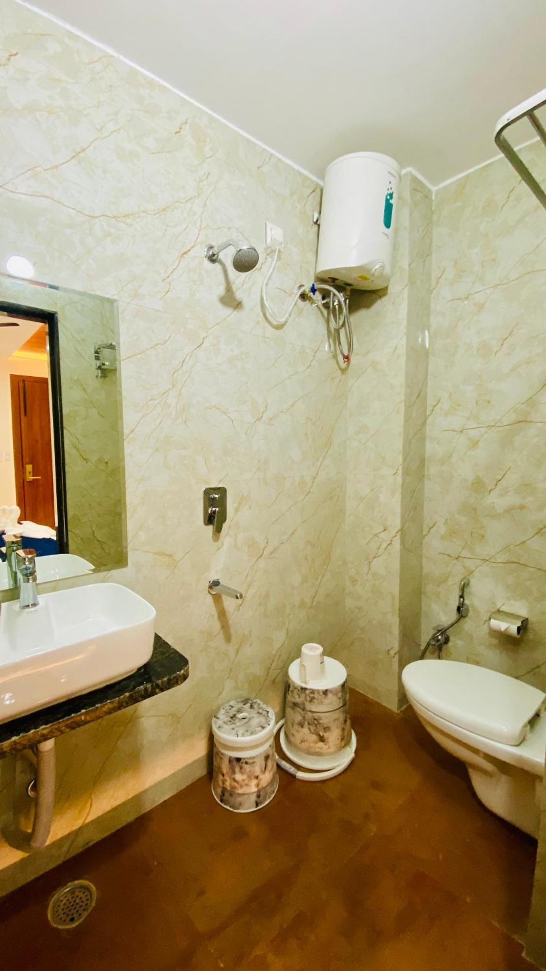 Hotel Aranyasutra Inaya, Indore Luaran gambar